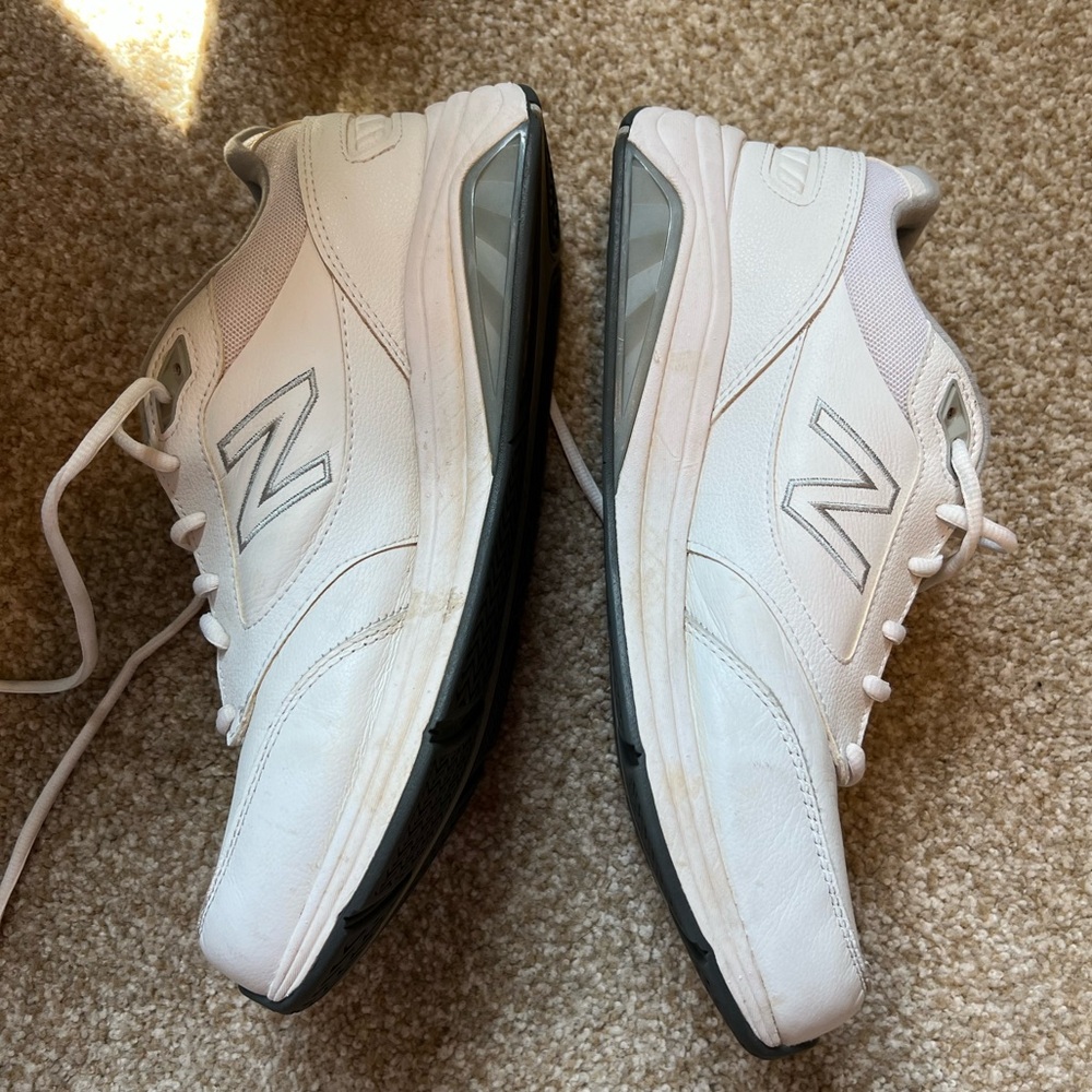 NEW BALANCE Men’s 10.5 EE